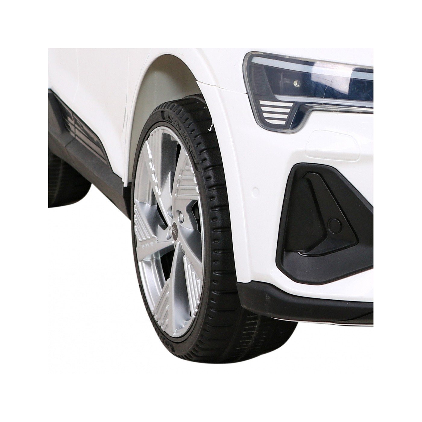 Audi E-Tron Sportback pre deti Biely + Ovládač + Pohon 4x4 + Pomalý štart + Rádio MP3 + LED