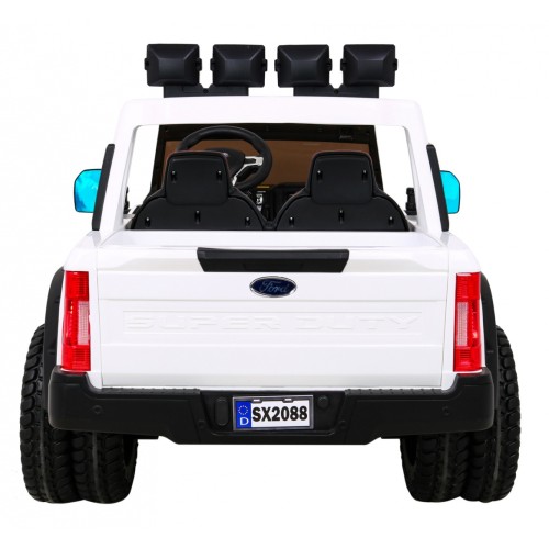 Vozidlo Ford Super Duty Biely