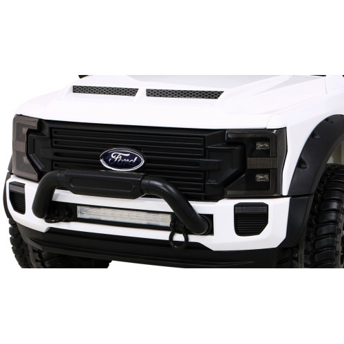 Vozidlo Ford Super Duty Biely
