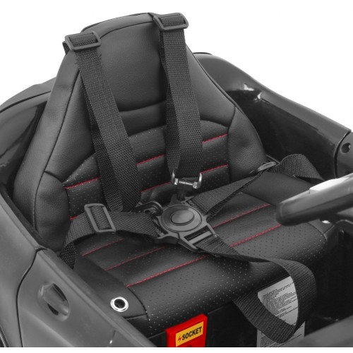 Vozidlo Mercedes AMG GLA-45 Čierny