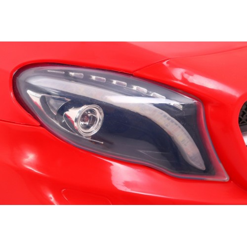 Vozidlo Mercedes AMG GLA-45 Červený