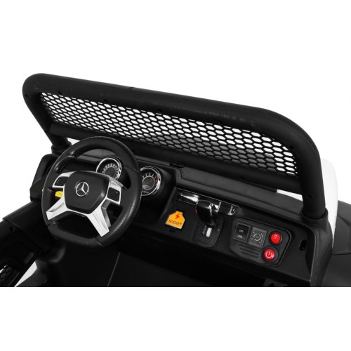 Vozidlo Mercedes BENZ UNIMOG Biely