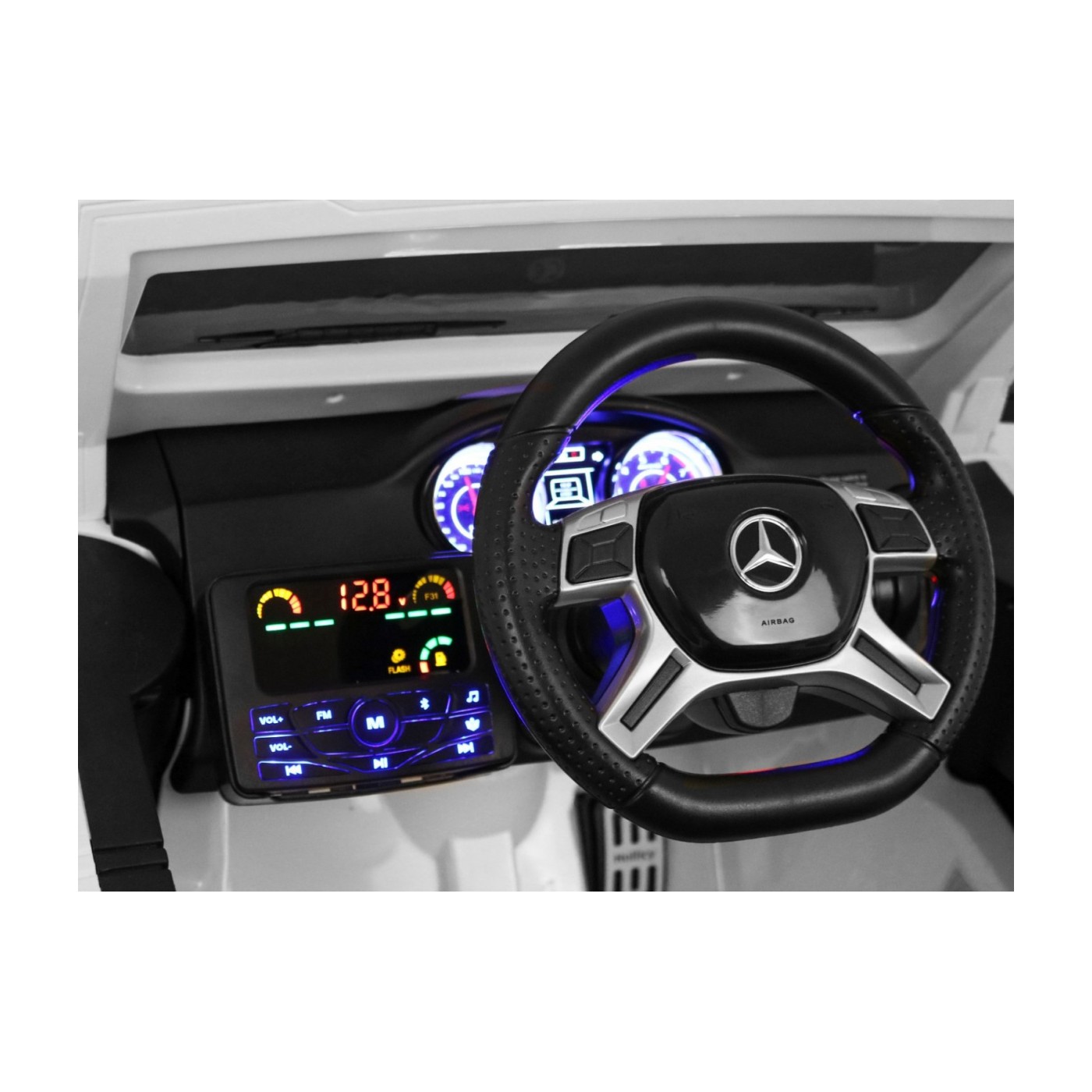 Auto Mercedes G63 6x6 pre deti Biely + 2 Plynové pedály + Nastaviteľné sedadlo + Audio LED + Batožinový priestor + Kufor pre rod