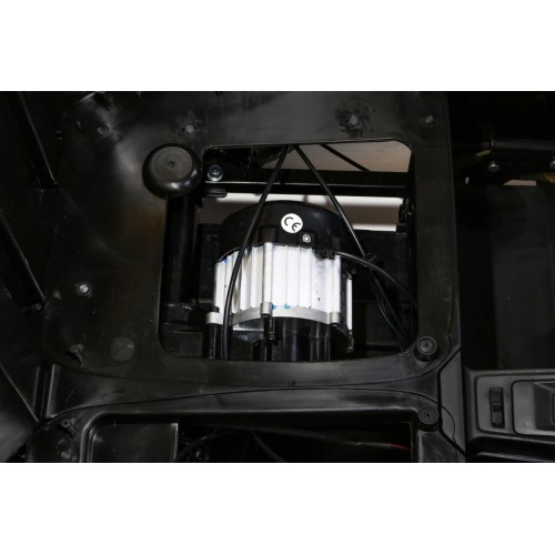 Perfecta Auto pre 2 deti Biela + Nafukovacie kolesá + Bezkefkový motor + MP3 LED + Pomalý štart