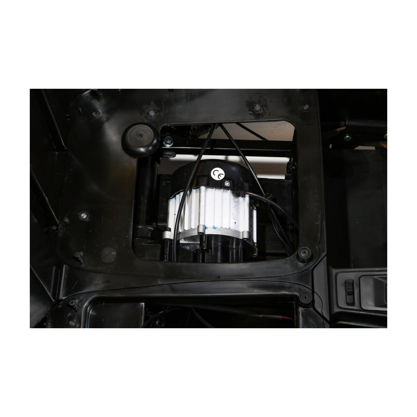 Perfecta Lift pre 2 deti Červená + Nafukovacie kolesá + Bezkefkový motor + MP3 LED + Pomalý štart