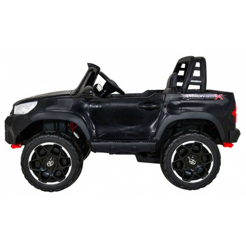 Vozidlo Toyota Hilux Čierna