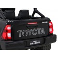 Toyota Hilux na batériu pre deti Čierna + Pohon 4x4 + Ovládač + 2 batožinové priestory + Rádio MP3 + LED