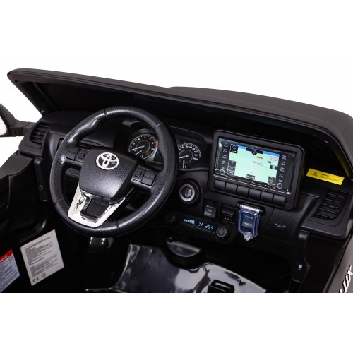 Toyota Hilux na batériu pre deti Čierna + Pohon 4x4 + Ovládač + 2 batožinové priestory + Rádio MP3 + LED