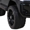 Toyota Hilux na batériu pre deti Čierna + Pohon 4x4 + Ovládač + 2 batožinové priestory + Rádio MP3 + LED