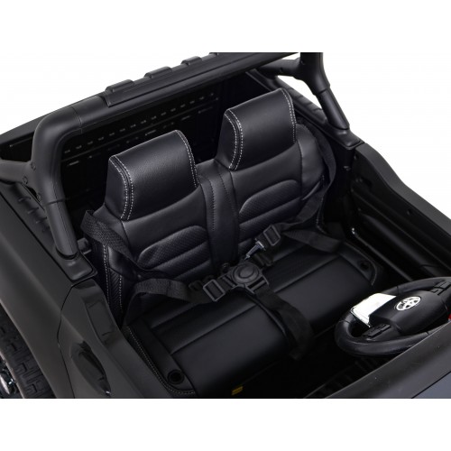 Toyota Hilux na batériu pre deti Čierna + Pohon 4x4 + Ovládač + 2 batožinové priestory + Rádio MP3 + LED