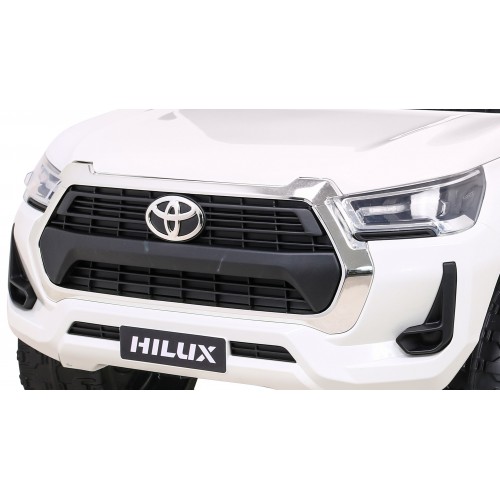 Toyota Hilux na batériu pre deti Biela + Pohon 4x4 + Ovládač + 2 batožinové priestory + Rádio MP3 + LED