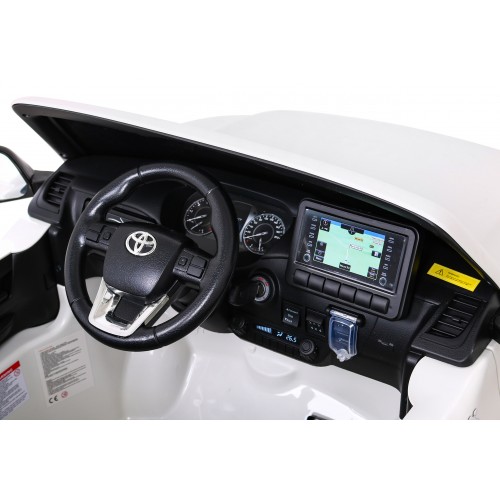 Toyota Hilux na batériu pre deti Biela + Pohon 4x4 + Ovládač + 2 batožinové priestory + Rádio MP3 + LED