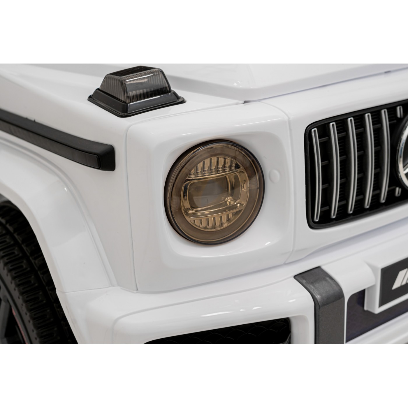 Mercedes AMG G63 pre deti Biely + Ovládač + MP3 LED + Pomalý štart + EVA + Pásy