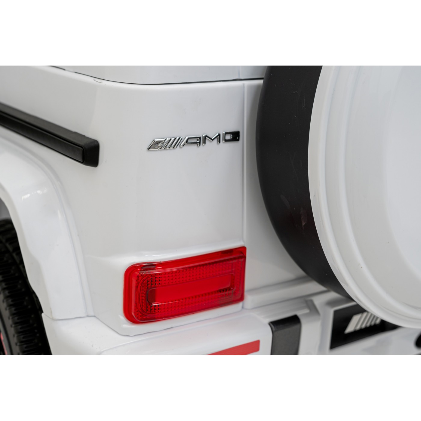 Mercedes AMG G63 pre deti Biely + Ovládač + MP3 LED + Pomalý štart + EVA + Pásy