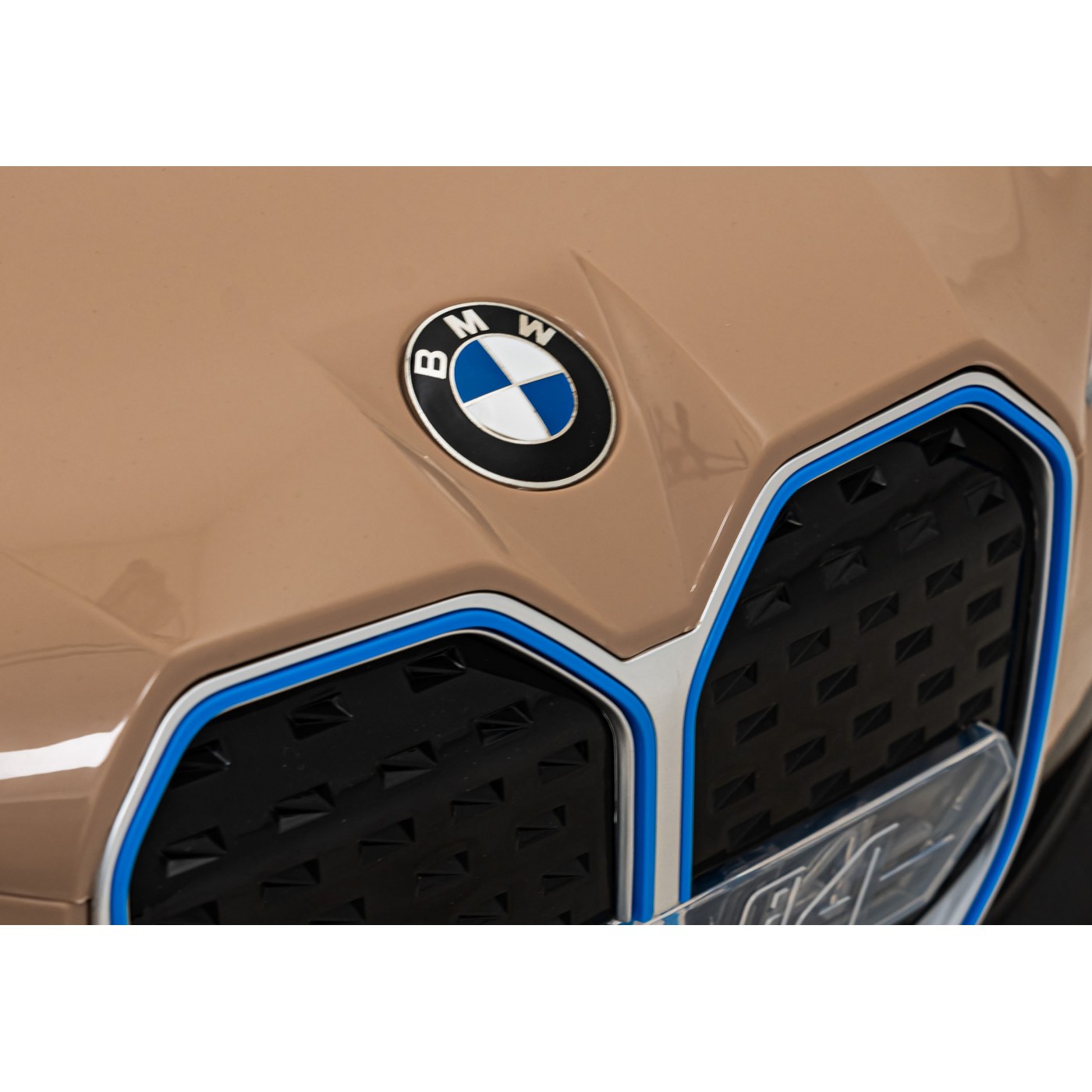 Auto BMW I4 na batériu pre deti Zlaté + Pomalý štart + EVA + Ekokoža + Audio LED + Ovládač