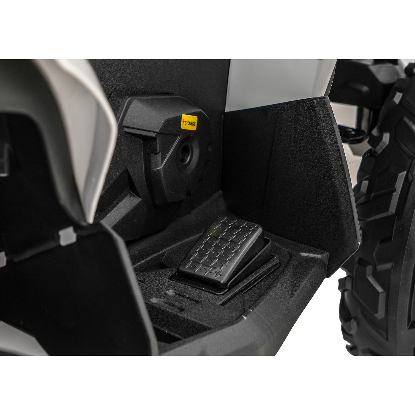 Quad Maverick ATV Biely