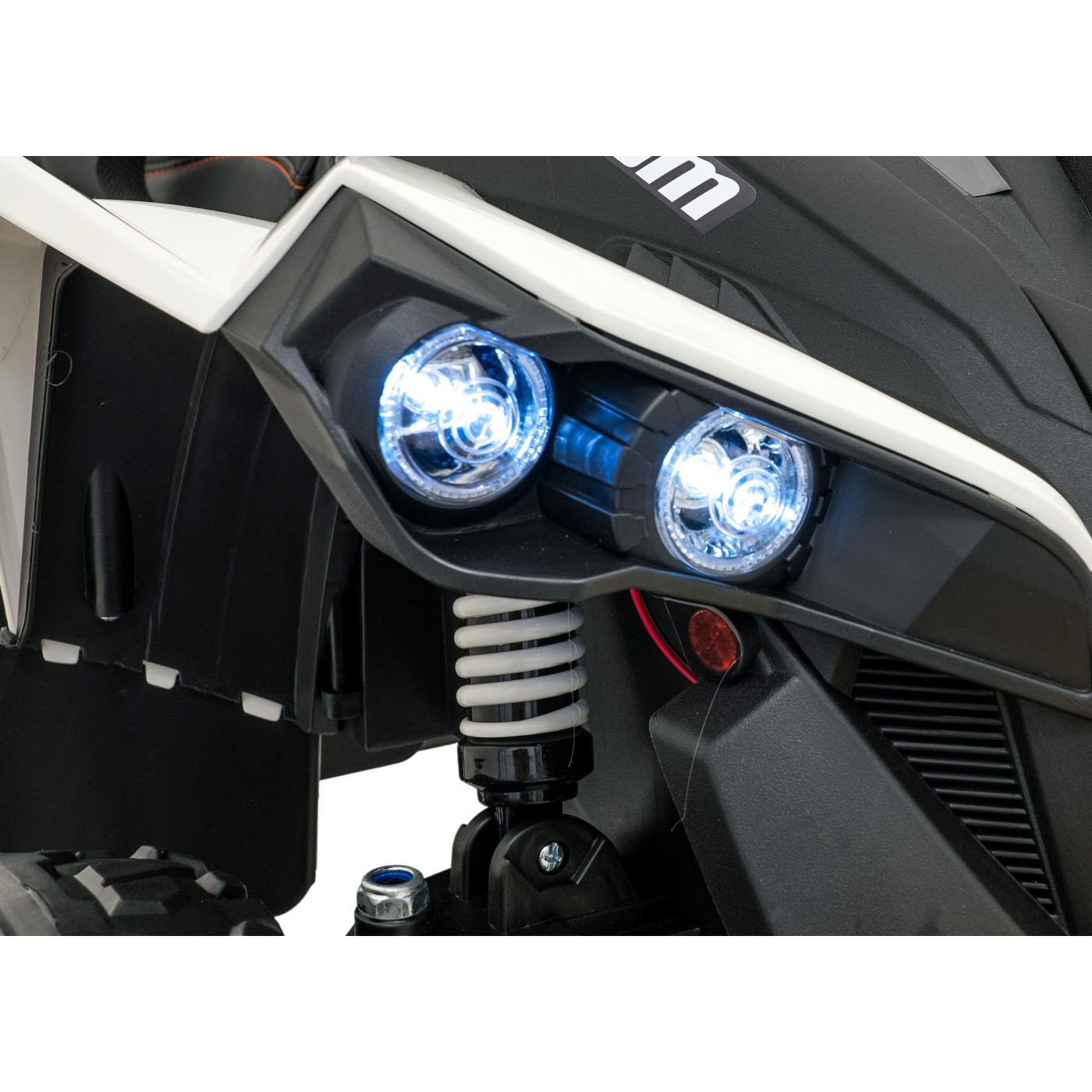 Quad Maverick ATV Biely