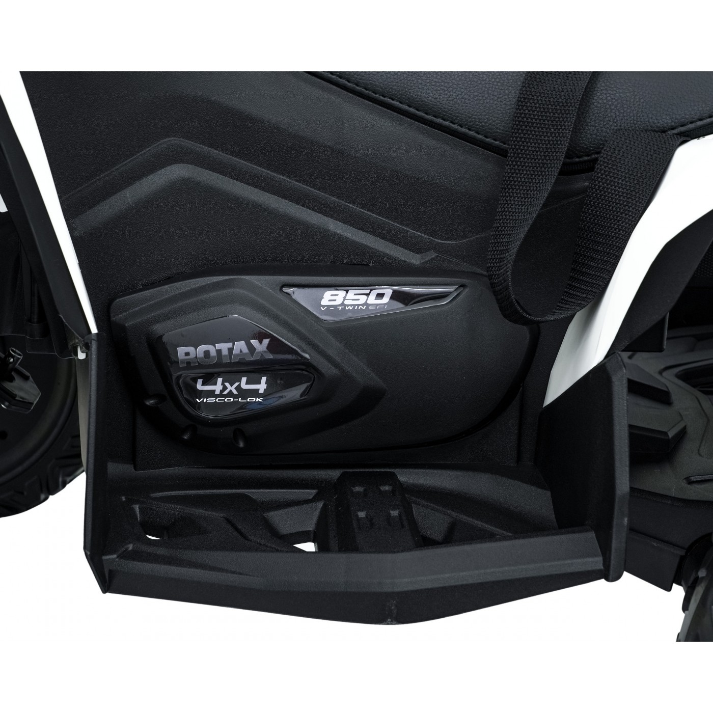 Quad Maverick ATV Biely