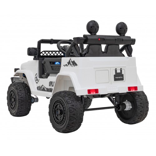 Vozidlo Toyota FJ Cruiser Biela