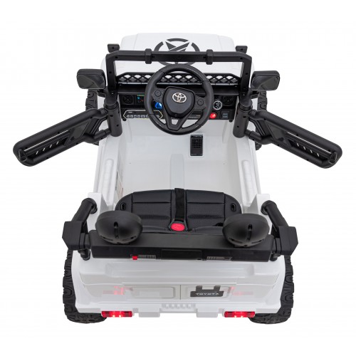 Vozidlo Toyota FJ Cruiser Biela