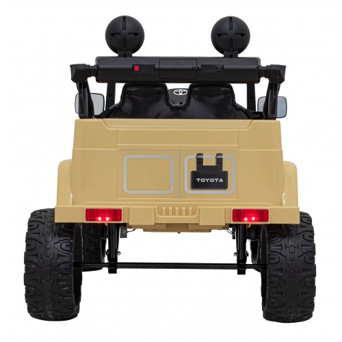 Vozidlo Toyota FJ Cruiser Béžová