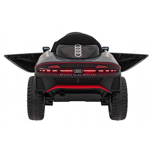 Vozidlo Audi RSQ E-TRON Sivé