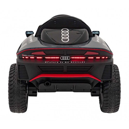 Vozidlo Audi RSQ E-TRON Sivé