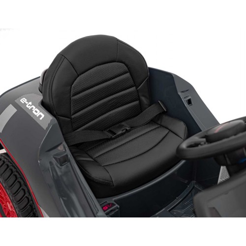 Vozidlo Audi RSQ E-TRON Sivé