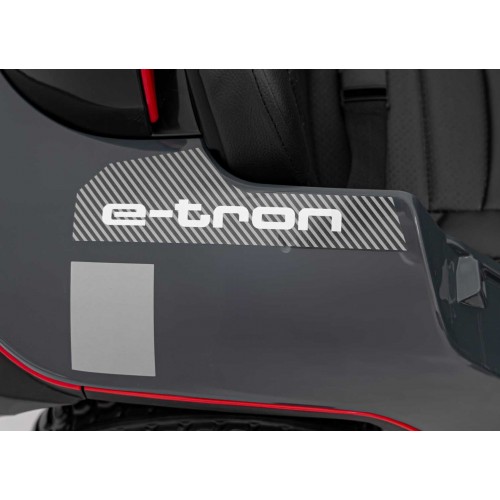 Vozidlo Audi RSQ E-TRON Sivé