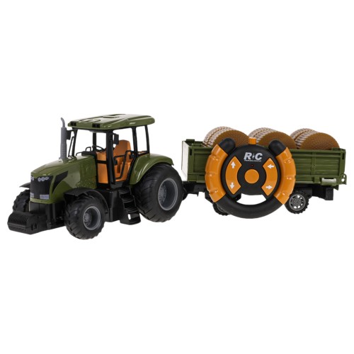 Zelený R/C traktor a príves