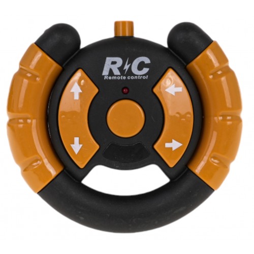 Zelený R/C traktor a príves