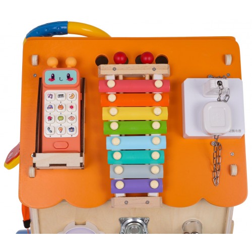 Multifunkčný interaktívny drevený domček