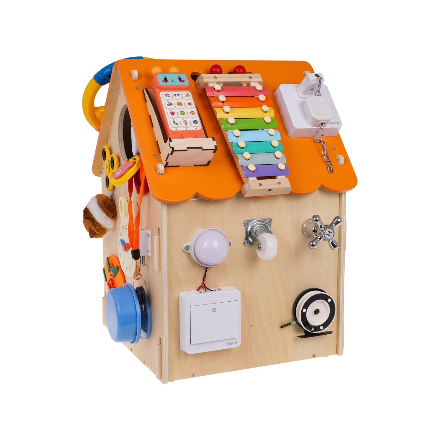 Multifunkčný interaktívny drevený domček