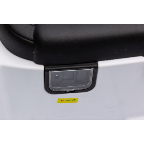 Vozidlo Mercedes Benz EQA 250 White