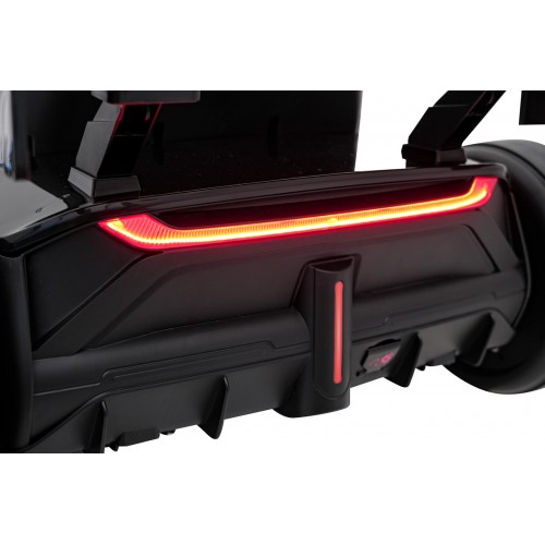 Go-kart Audi s funkciou driftu červený