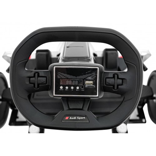 Kart Audi s driftovacou funkciou Biela