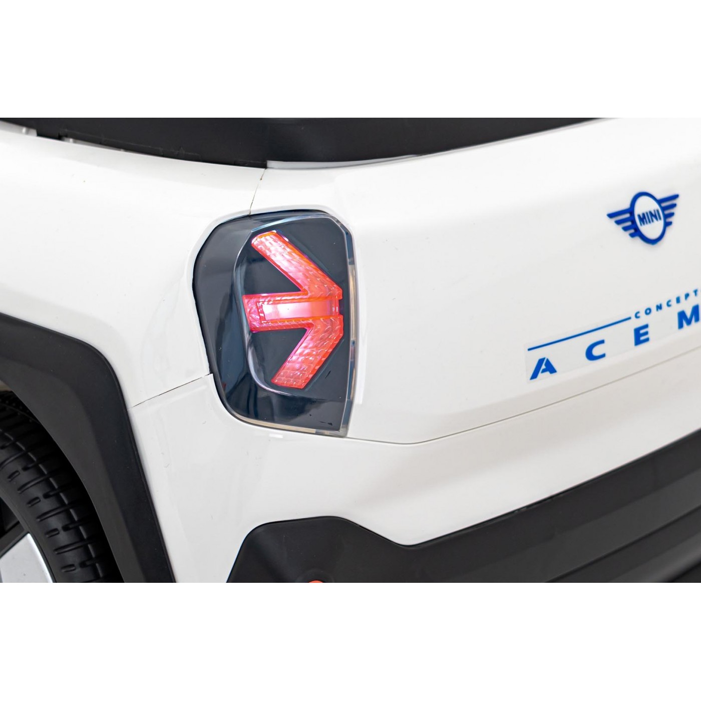 Vozidlo Mini Concept Aceman White