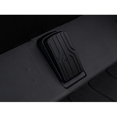 Champion Pick-Up Vehicle White