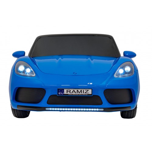 Modré lakované perfektné vozidlo