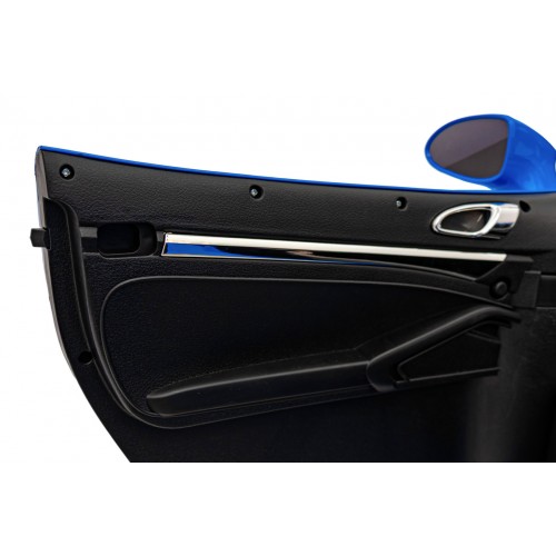 Modré lakované perfektné vozidlo