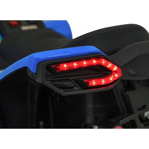 Modré štvorkolkové vozidlo