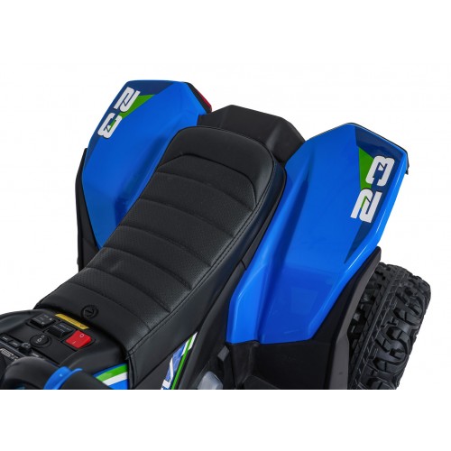 Modré štvorkolkové vozidlo