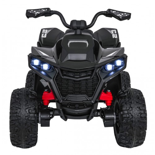 Vozidlo so štvorkolkou v čiernej farbe