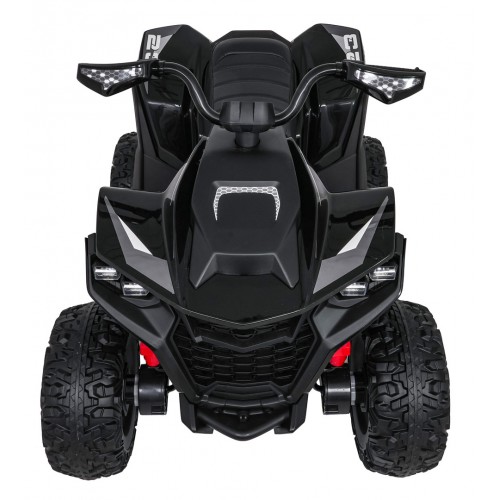 Vozidlo so štvorkolkou v čiernej farbe