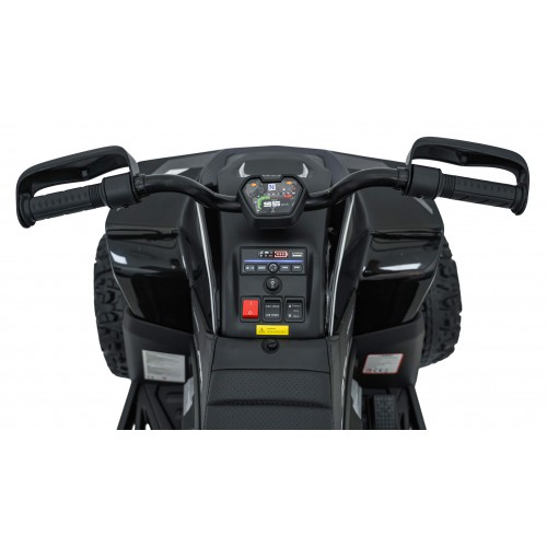 Vozidlo so štvorkolkou v čiernej farbe