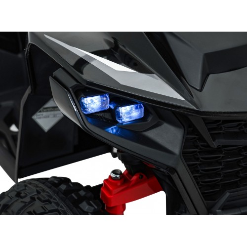 Vozidlo so štvorkolkou v čiernej farbe