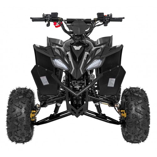 Vozidlo so spaľovacou štvorkolkou v čiernej farbe