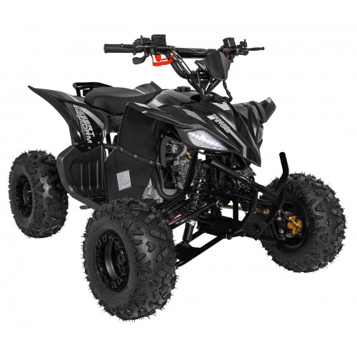 Vozidlo so spaľovacou štvorkolkou v čiernej farbe