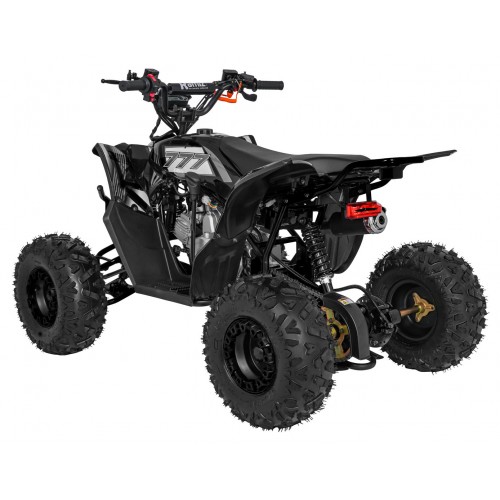 Vozidlo so spaľovacou štvorkolkou v čiernej farbe