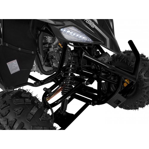 Vozidlo so spaľovacou štvorkolkou v čiernej farbe